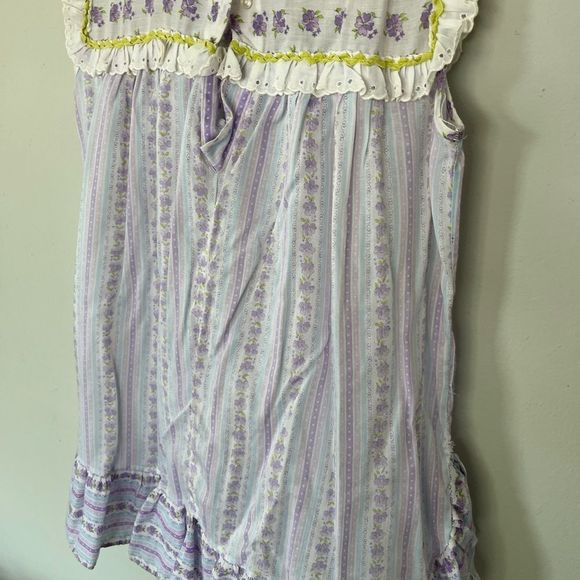 Her majesty | vintage little girls sun dress with purple floral print and lace - Picture 5 of 10
